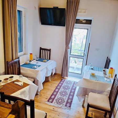 Guesthouse Riverside Berat Luaran gambar