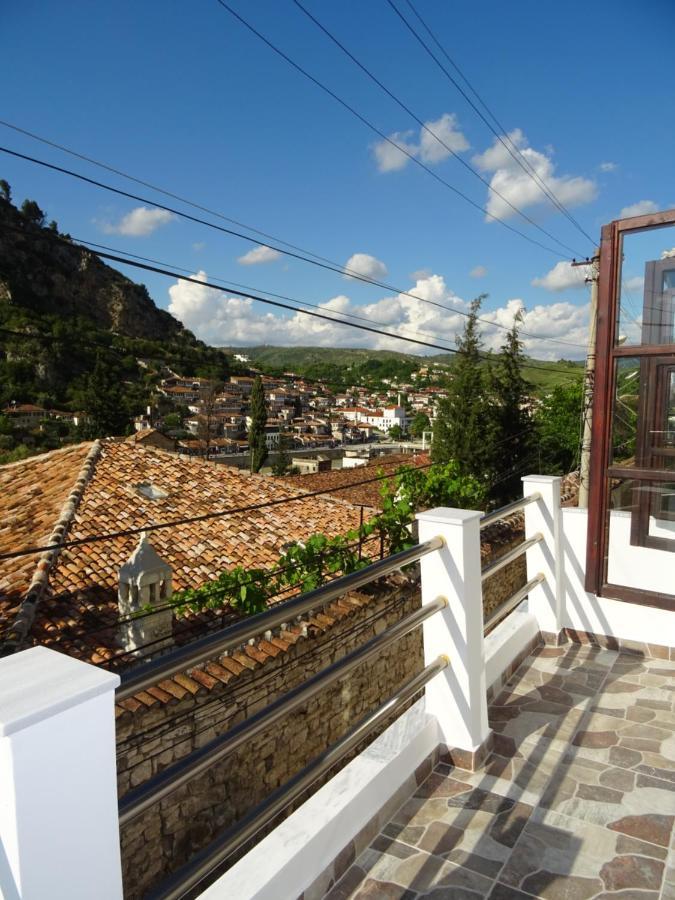 Guesthouse Riverside Berat Luaran gambar