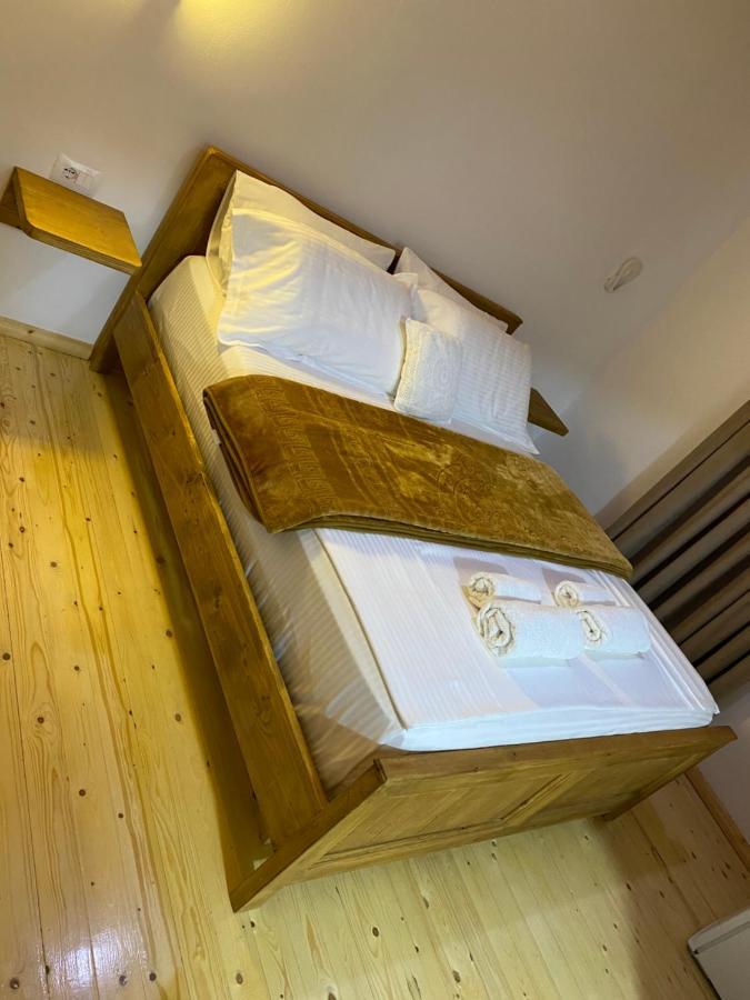 Guesthouse Riverside Berat Luaran gambar