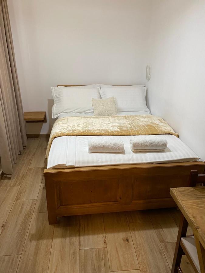 Guesthouse Riverside Berat Luaran gambar