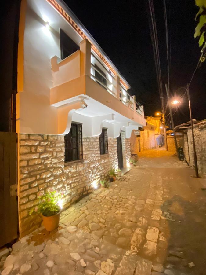 Guesthouse Riverside Berat Luaran gambar