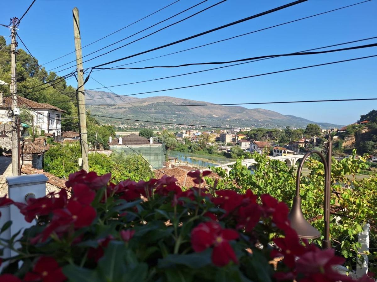 Guesthouse Riverside Berat Luaran gambar