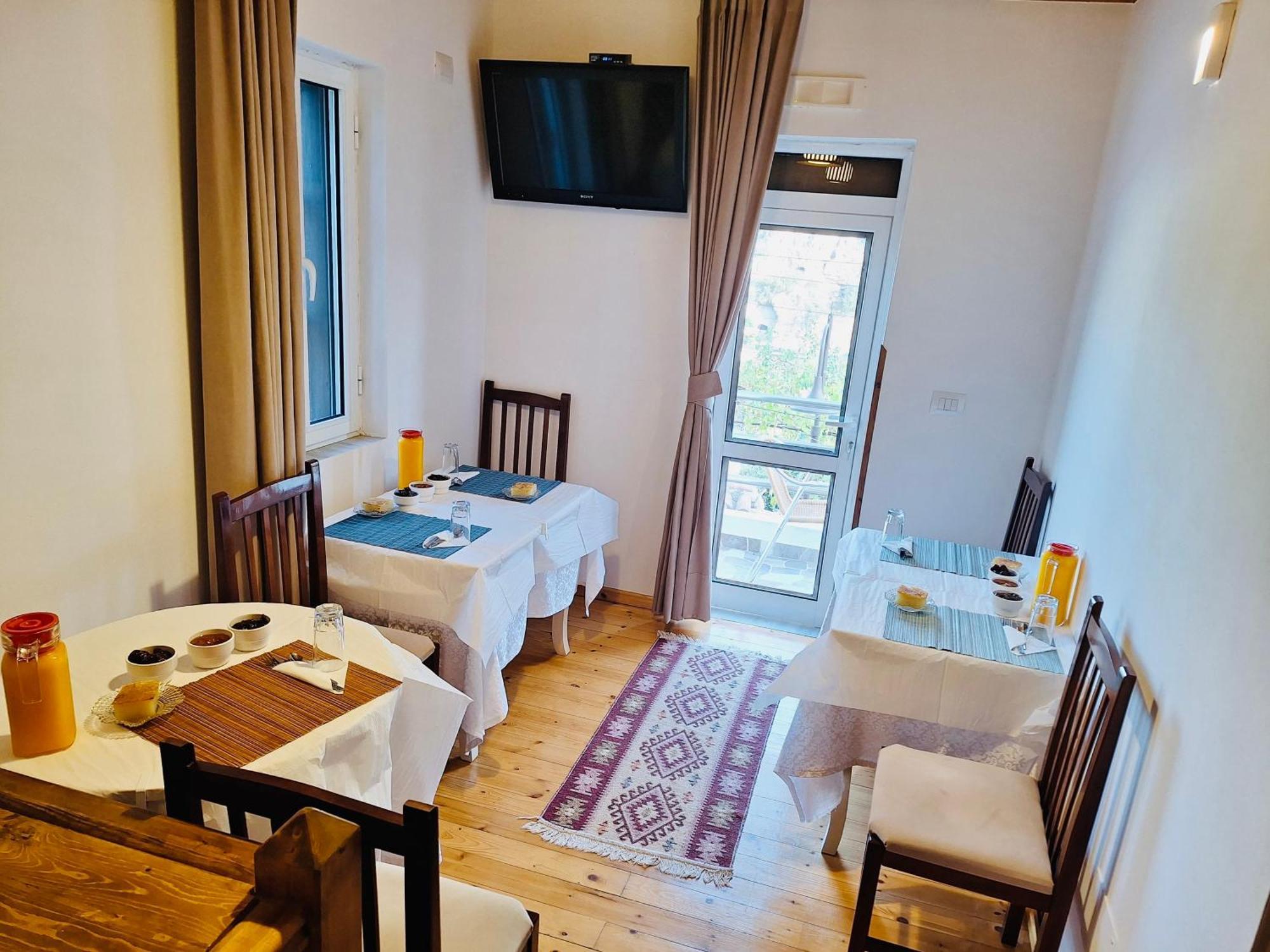 Guesthouse Riverside Berat Luaran gambar