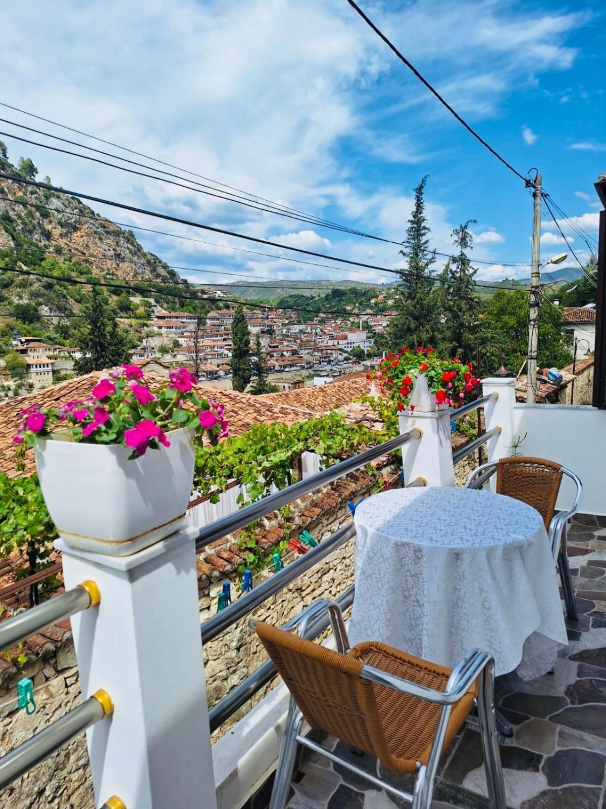 Guesthouse Riverside Berat Luaran gambar