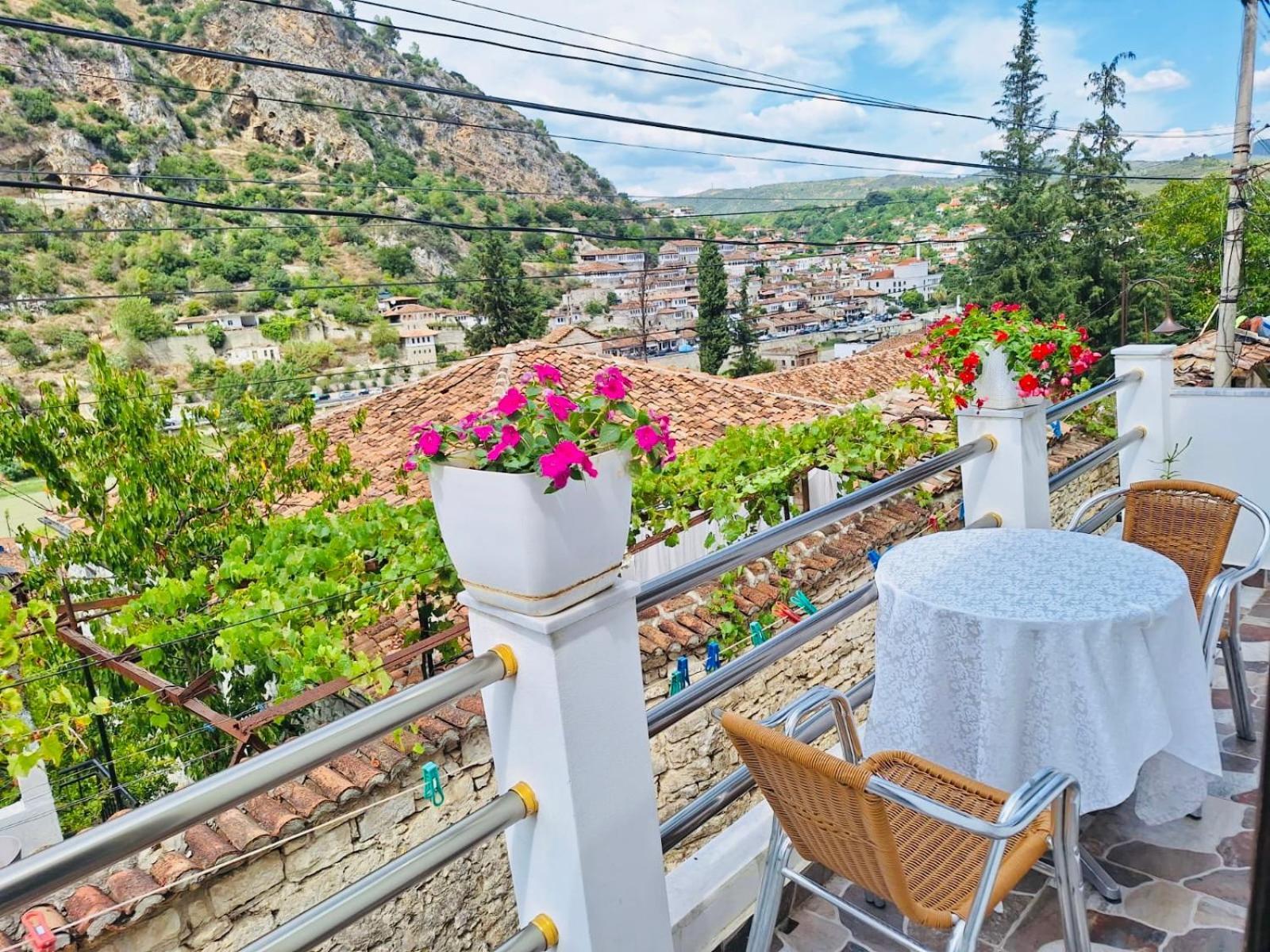 Guesthouse Riverside Berat Luaran gambar